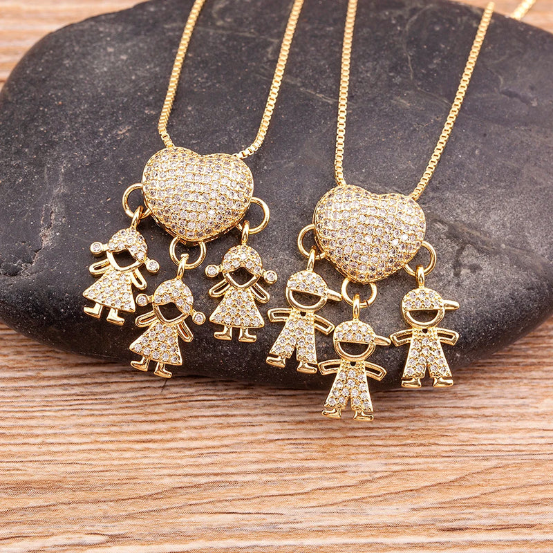 Colar Pingente Dourado Coração com Filhos